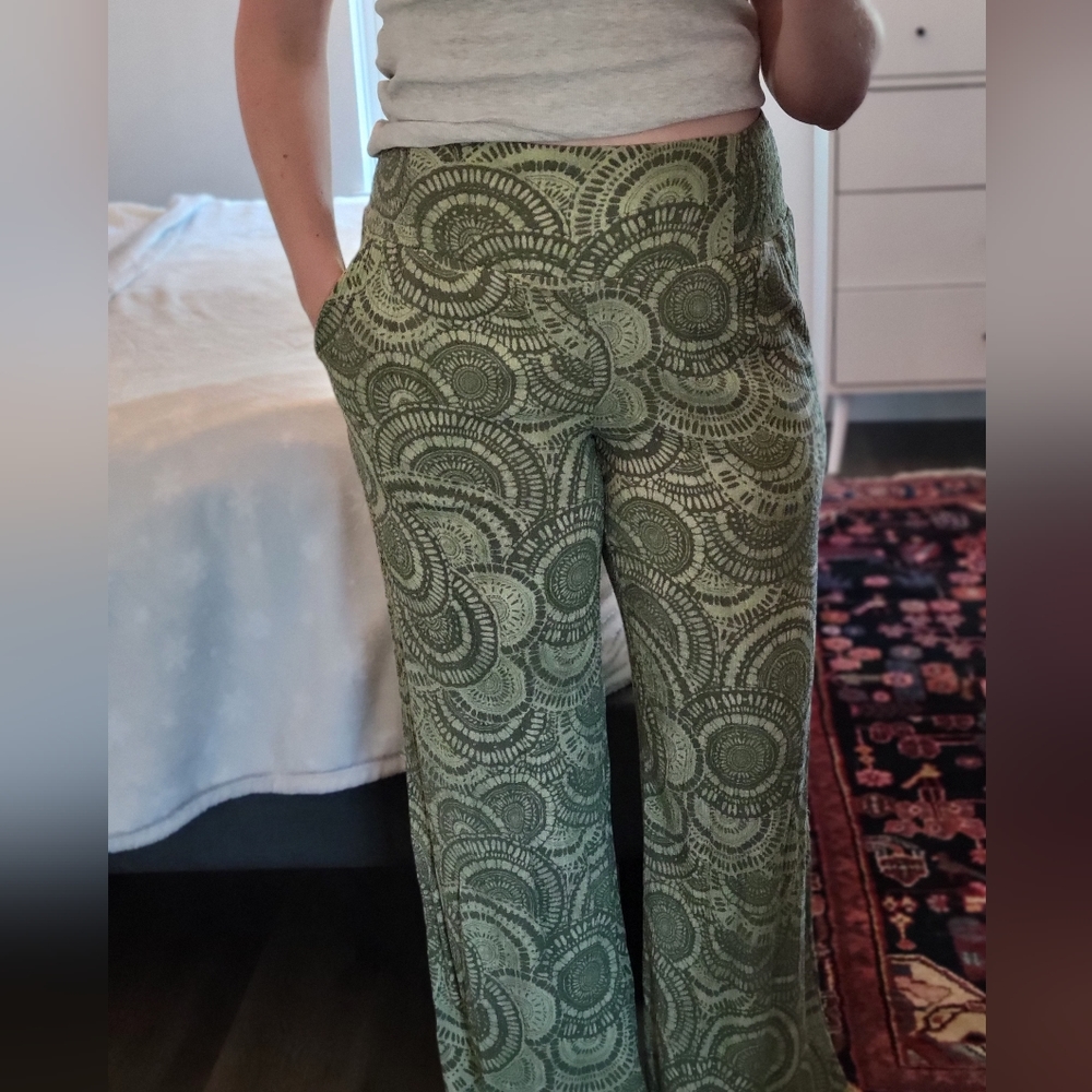 High waisted, flared pants - NWOT